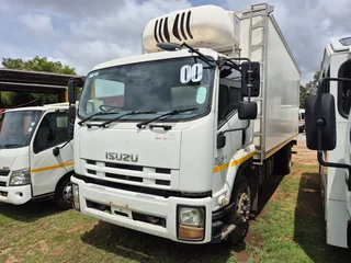 2015 Isuzu 850 Auto 8 ton fridge truck
