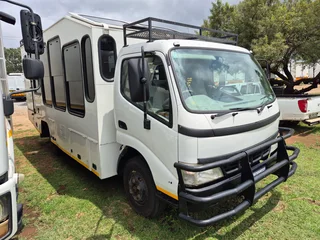 2008 Toyota Hino personal carrier truck(4 ton)