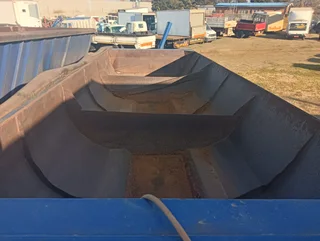 2014 Kearney 18cub chrome side tipper link trailer.