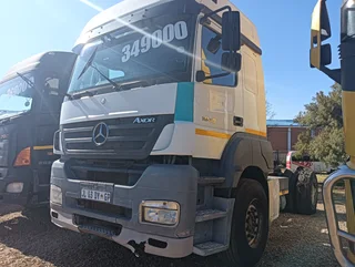 2010  Mercedes 1840 single diff truck 4x2