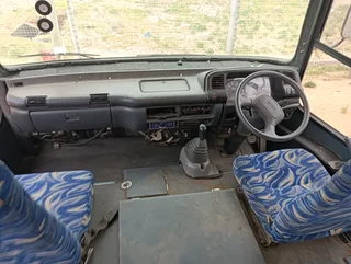 2008 Isuzu 25 seater bus(ex army bus)