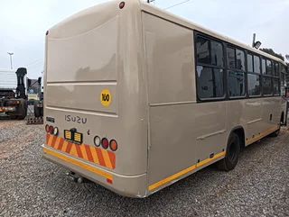 2008 Isuzu 25 seater bus(ex army bus)