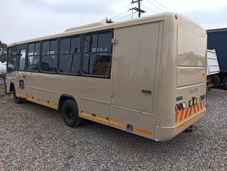 2008 Isuzu 25 seater bus(ex army bus)