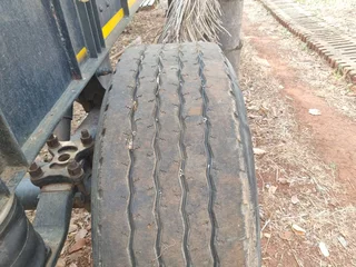 2006 Busaf 12m skeletal tri axle trailer