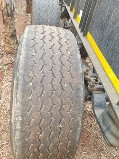 2006 Busaf 12m skeletal tri axle trailer