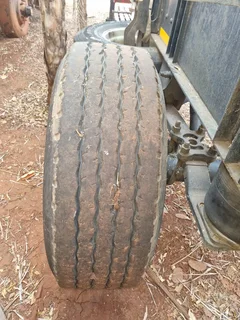 2006 Busaf 12m skeletal tri axle trailer