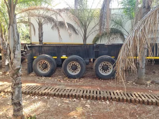 2006 Busaf 12m skeletal tri axle trailer