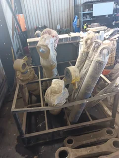 3x Reconditioned Komatsu WA500 FEL main cylinders