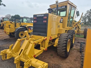 Cat 140H Grader with rippers