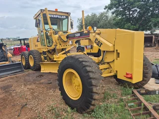 Cat 140H Grader with rippers