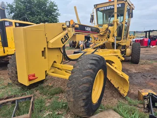 Cat 140H Grader with rippers