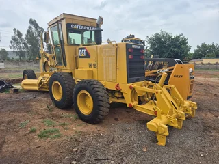 Cat 140H Grader with rippers
