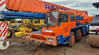 2005 Tadano 300E 30 ton mobil crane