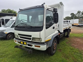 2009 Isuzu FTR700 with new 6cub tipper truck
