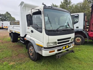 2009 Isuzu FTR700 with new 6cub tipper truck