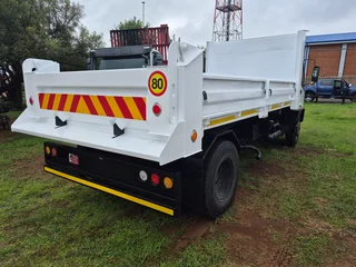 2009 Isuzu FTR700 with new 6cub tipper truck