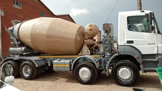 2014 Mercedes 3535 cement mixer Twinsteer truck 8x4