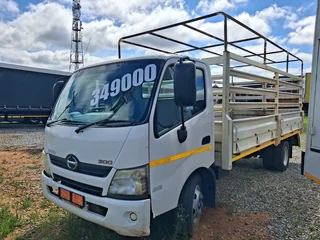 2012 Toyota Hino 300 cattle body truck.4 ton