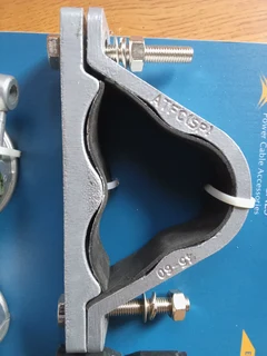 Aluminium trefoil cable cleat