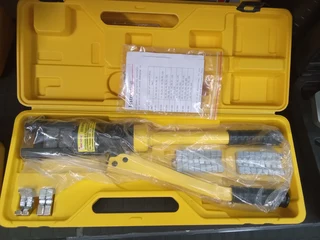 Hydraulic crimping tool