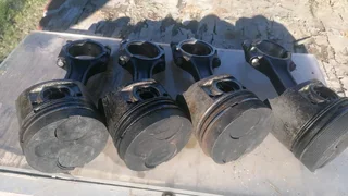 Hyundai H100 Pistons with Rods