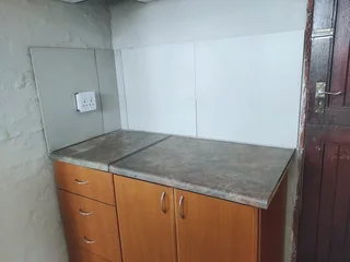 One bedroom granny flat to let in Malvern