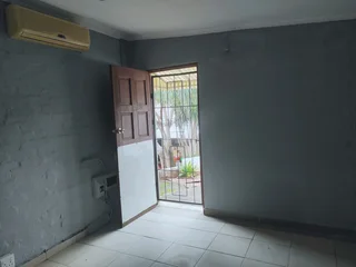 One bedroom granny flat to let in Malvern