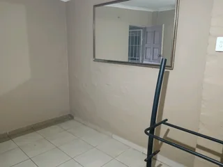 One bedroom granny flat to let in Malvern