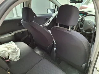 White Toyota Yaris Zen 3