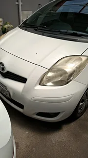 White Toyota Yaris Zen 3