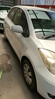 White Toyota Yaris Zen 3