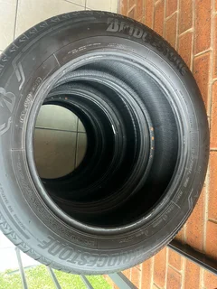 Bridgestone Alenza 215/60R17