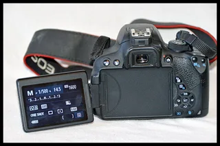 Canon EOS 700D - Body Only