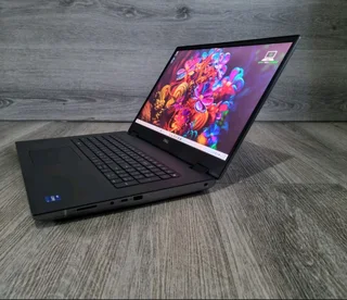 Dell Precision 7770 (ZJ) 12th Gen Intel(R) Core(TM) i7-12850HX 64 GB DDR5 | 1024GB SSD17.3",