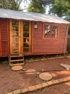 log cabin to let in monument park estate