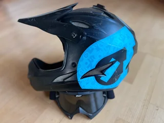 Six Six One MTB Helmet Medium R700