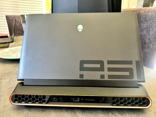 Alienware Area 51M | 32GB | i9-9900K | 5Ghz | RTX 2070 8GB GDDR6 | 17.3 FHD