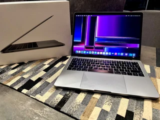 Apple MacBook Pro ( 13-inch, 2017 Two Thunderbolt 3 ports) 2.3GHz , Intel Core i5 256GB - Space Grey
