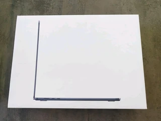 2024 Apple MacBook Air 15-inch M2 8-Core CPU, 10-Core GPU (8GB Unified RAM, 256GB Midnight