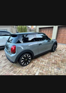 2022 Mini Cooper SE Hatch 3-Door Full Spec Electric