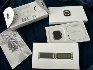 Apple Watch Ultra GPS + Cellular, 49mm Titanium Case with Green Alpine Loop