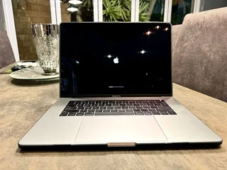 Apple MacBook Pro 15 | 2.9GHz i9 | 32GB RAM | 1TB SSD | Radeon Pro Vega 20