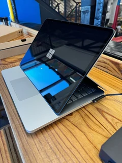 2024 MICROSOFT SURFACE LAPTOP STUDIO 2 | RTX 4050 | I7 | 1TB | 32GB | PLATINUM