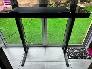 Chesrae Electric Desk With Charger Black