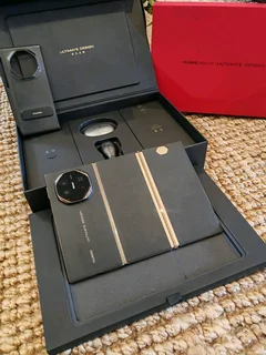 HUAWEI Mate XT ULTIMATE DESIGN 16GB 1TB Tri-Fold Smartphone - Black