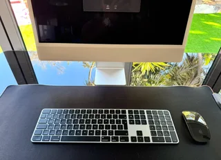 Apple 24-inch iMac with Apple M1 chip with 8 core CPU and 8 core GPU 512GB – Silver