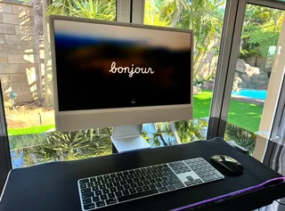 Apple 24-inch iMac with Apple M1 chip with 8 core CPU and 8 core GPU 512GB – Silver