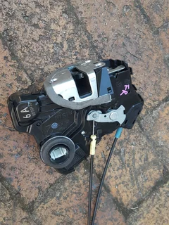 Front Right or Left Door Lock Actuator Motor For 2006-2018 Toyota RAV4