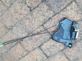 Front Right or Left Door Lock Actuator Motor For 2006-2018 Toyota RAV4