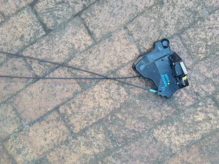 Front Right or Left Door Lock Actuator Motor For 2006-2018 Toyota RAV4